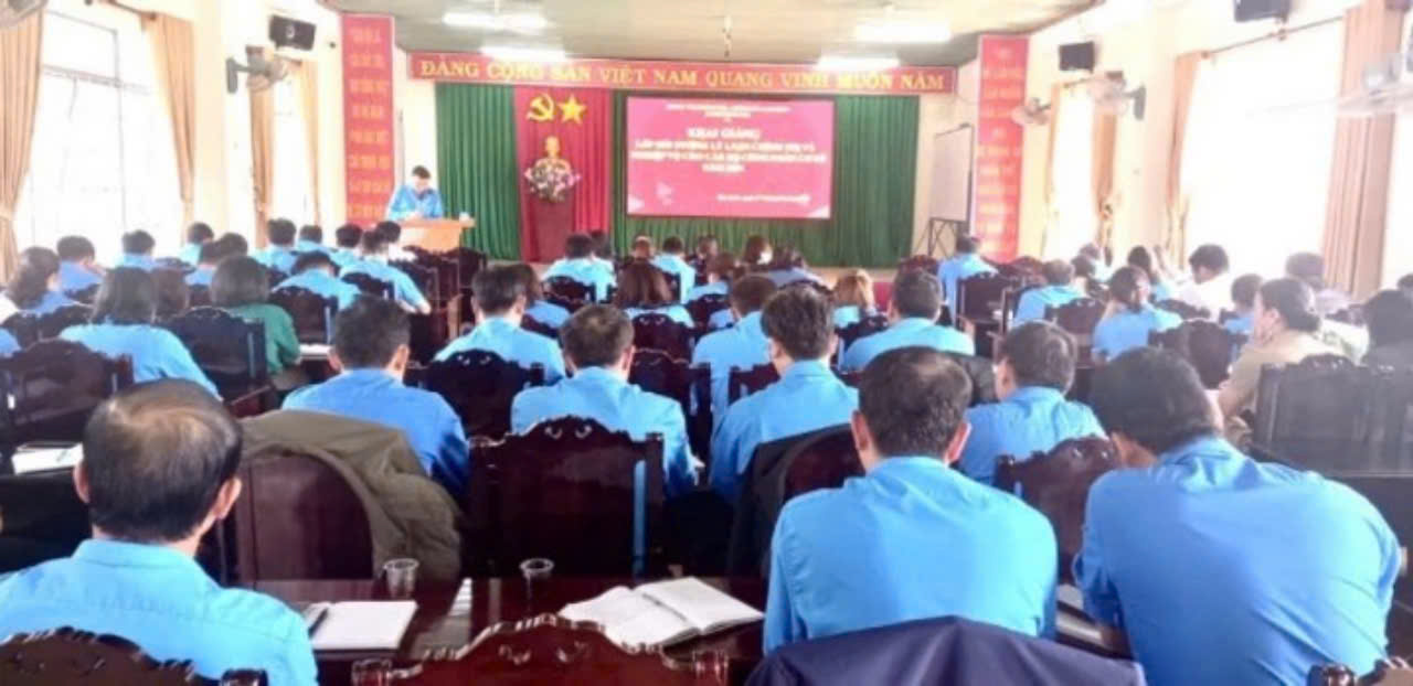 Bao Lam District Labor Federation (Lam Dong) trained more than 100 grassroots union officials. Photo: H.PHUONG