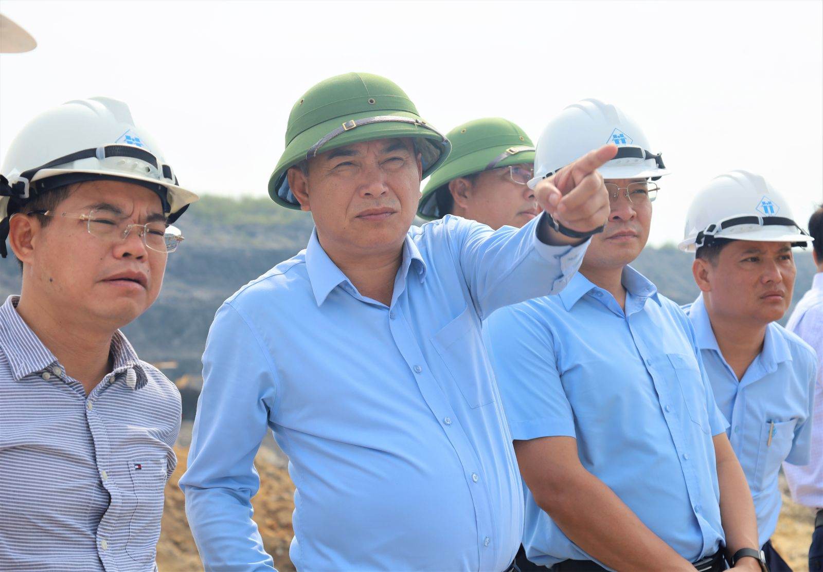 New General Director of TKV Vu Anh Tuan (middle). Photo: TKV Media