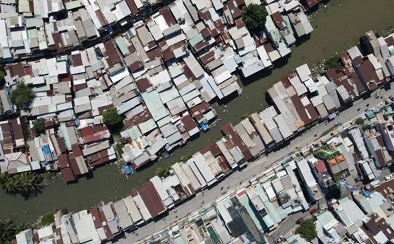 Ho Chi Minh City will clear 1,270 households to renovate the central canal. Photo: Anh Tu