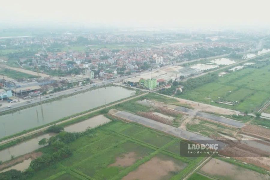 Of the 13 customers who won the auction of 19 plots of land in Long Khuc area (Tien Yen commune, Hoai Duc district), 6 people who won the auction of 11 plots paid the full land use fee according to regulations. Photo: Linh Trang