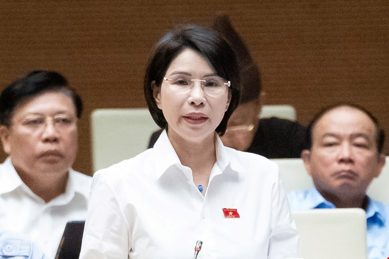 Delegate Tran Thi Nhi Ha (Hanoi National Assembly Delegation) is concerned about the risk of drug monopoly in the market. Photo: QH.