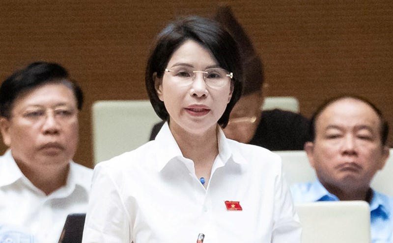 Delegate Tran Thi Nhi Ha (Hanoi National Assembly Delegation) is concerned about the risk of drug monopoly in the market. Photo: QH.
