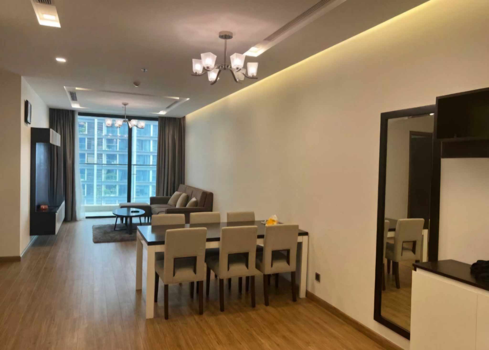 A luxury apartment in Ba Dinh district (Hanoi) is for sale for 17 billion VND. Photo: Thu Giang