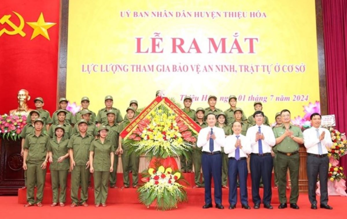 The launching ceremony of the grassroots security force in Thieu Hoa district, Thanh Hoa province, July 2024. Photo: Tran Lam