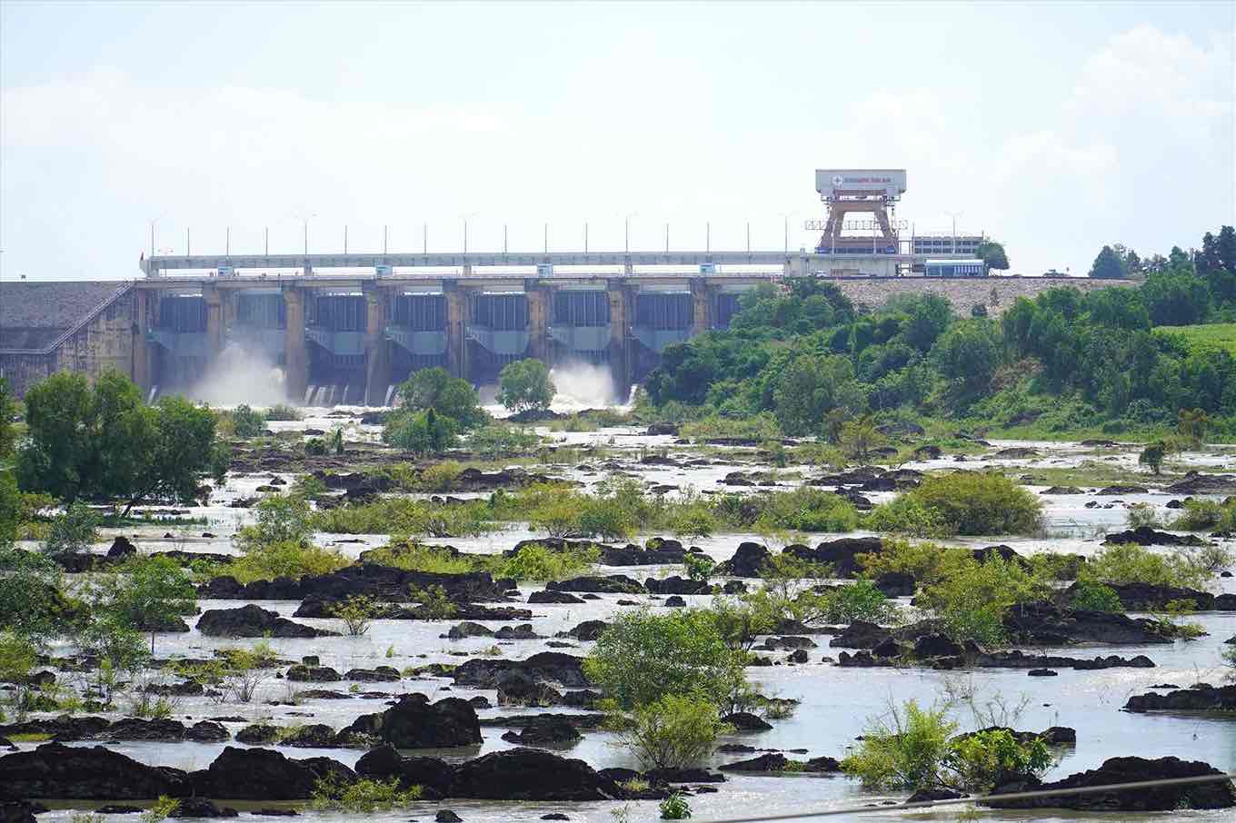 Tri An Hydropower Plant releases floodwaters. Photo: HAC