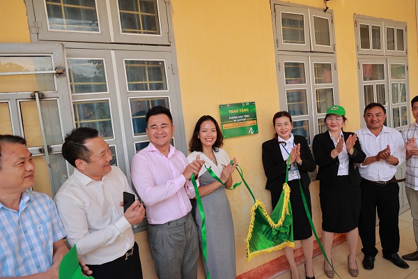 Handover ceremony of computer room at Pung Luong school. Photo: Nestle Vietnam