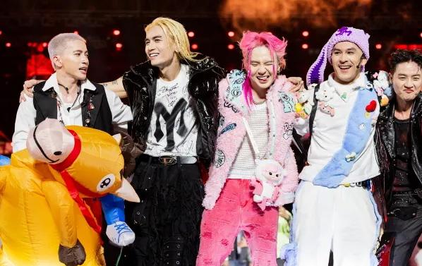 Artists at the concert "Brother overcomes thousands of obstacles". Photo: Producer