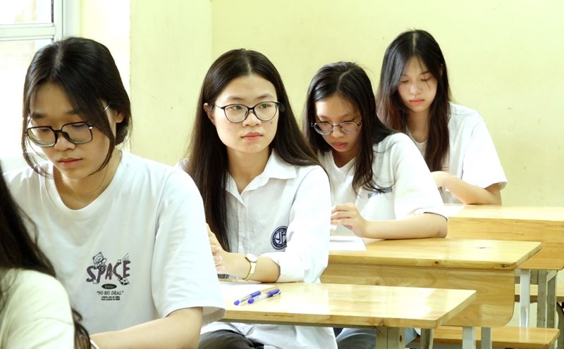 Is it possible for students in Hanoi to have Saturday off?