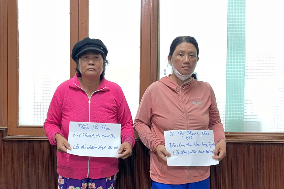 Thiều Thị Thu (trái) và Lê Thị Thanh Thảo đã lừa vay gần 3 tỉ đồng của nhiều người. Ảnh: Công an tỉnh Phú Yên