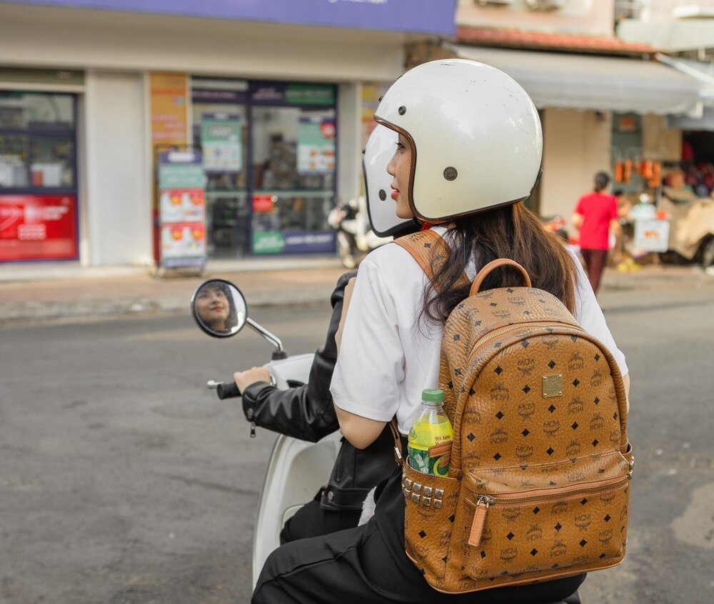 Voi nhieu tan sinh vien, viec giam stress de hoa minh vao cuoc song day thu thach cung nhu co hoi giup ban than truong thanh hon. Ảnh: Tan Hiep Phat