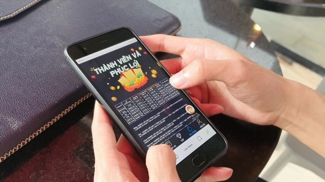 Buying and selling personal data and information on cyberspace has many consequences. Illustration: Dinh Truong