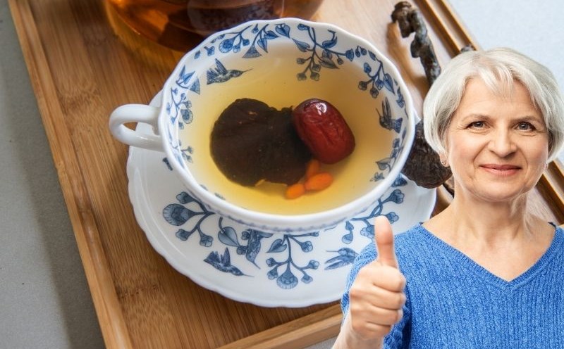 Elderly people can drink red apple tea in moderation. Graphics: Ha May