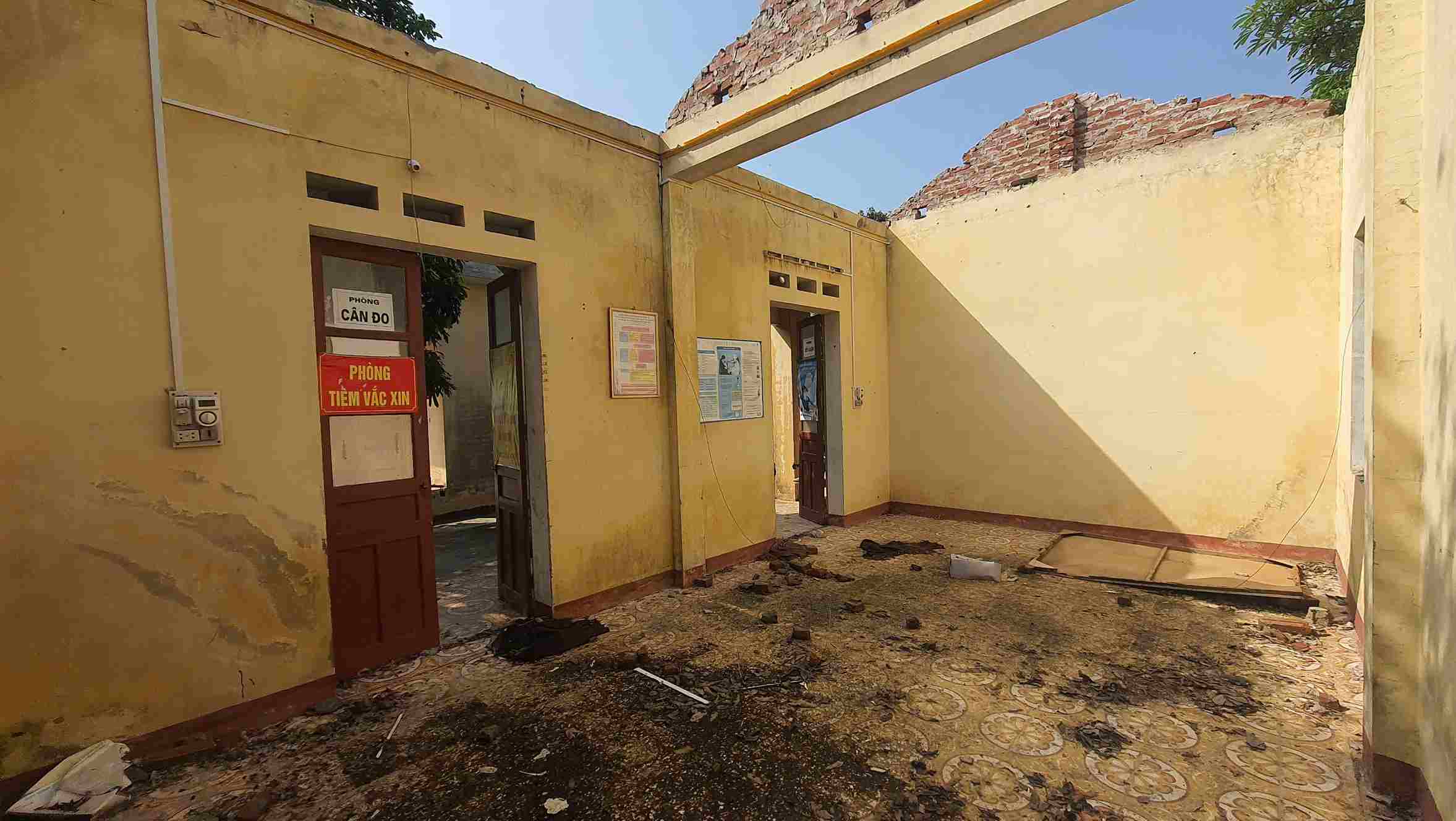 Trạm y tế xã Hiệp Cát, huyện Nam Sách, tỉnh Hải Dương đang trong tình trạng xuống cấp nghiêm trọng. Ảnh: Công Hòa