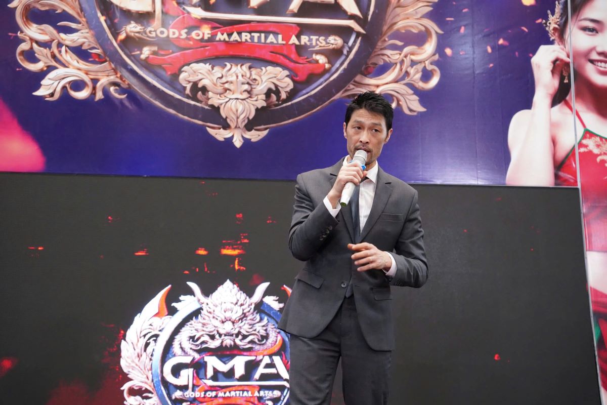 Johnny Tri Nguyen brings fans an exciting, highly competitive MMA tournament. Photo: Trung Nam
