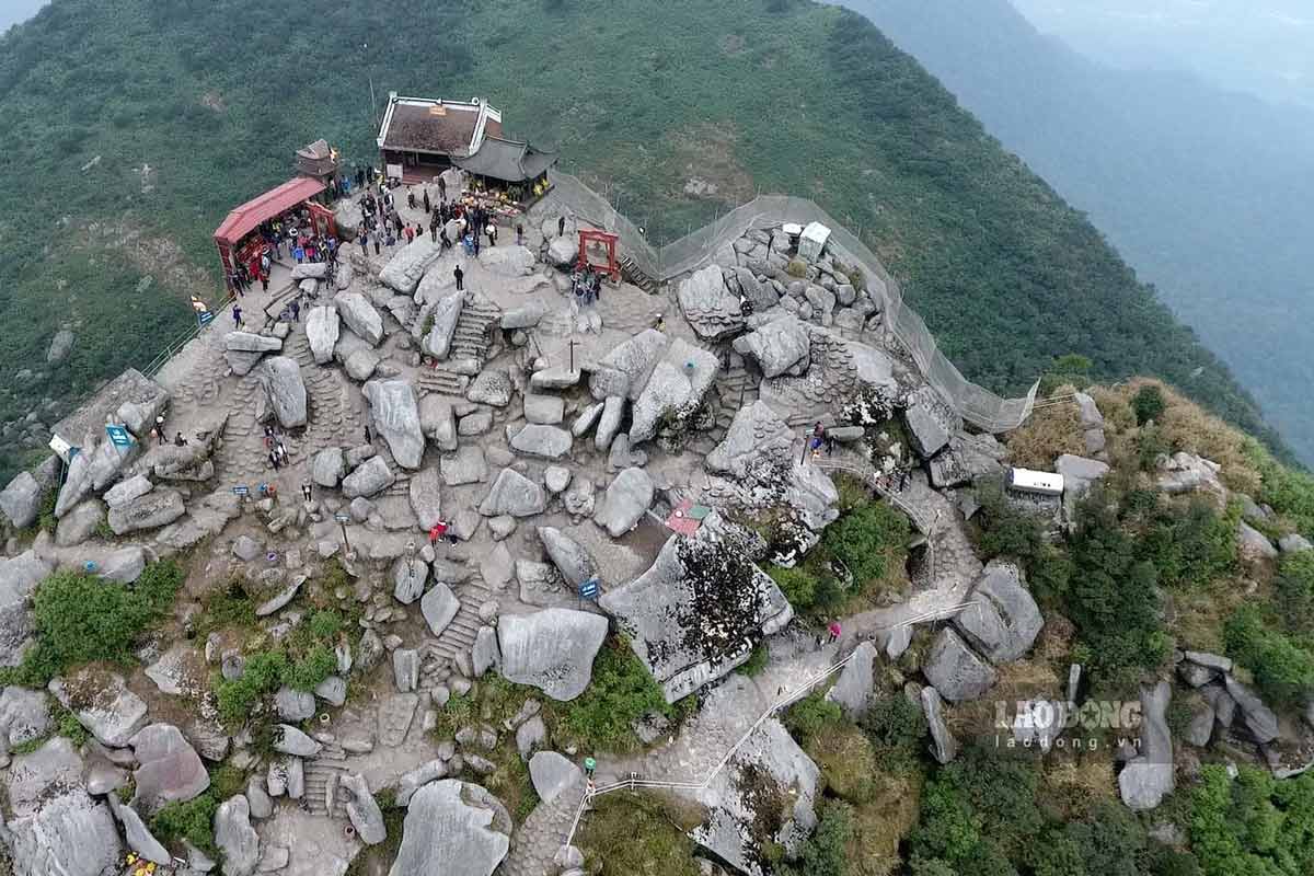 Toan canh dinh chua Dong, tinh Quang Ninh. Anh: Doan Hung