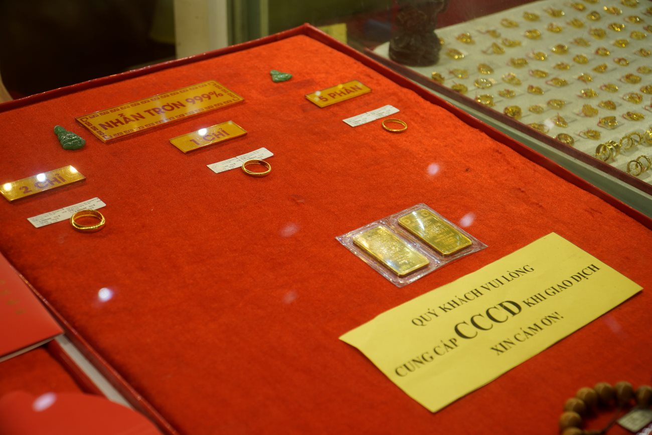 Domestic gold ring and gold bar prices are at high levels. Photo: Ha May