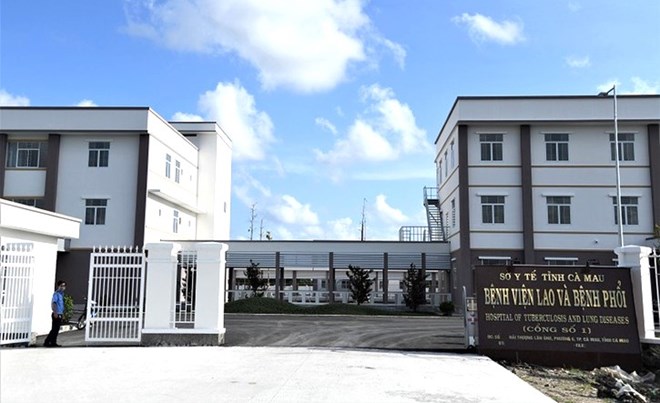 Bệnh viện ế khách, nhân viên y tế nguy cơ thiếu lương