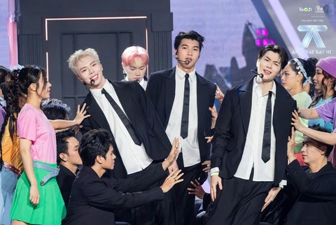 Team HIEUTHUHAI performed "Ngao ngo" at Anh trai say hi. Photo: Producer