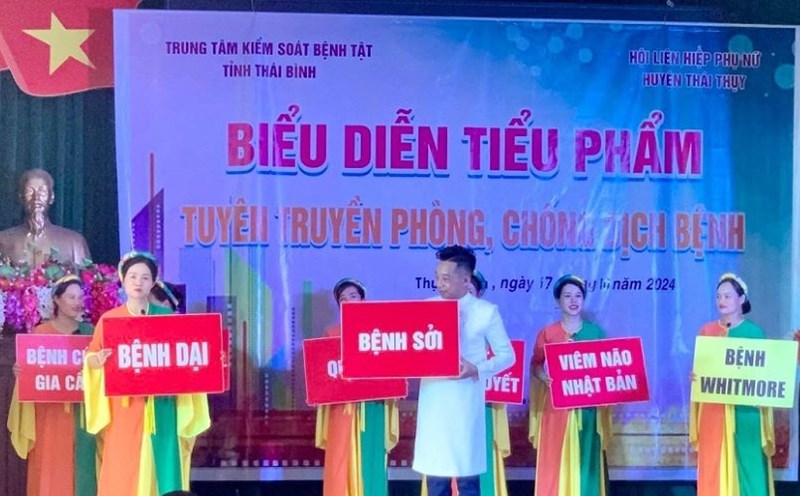 Various propaganda activities to prevent and control measles in Thai Binh. Photo: CDC Thai Binh