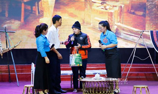 Phần thi của đội LĐLĐ huyện Điện Biên Đông trong Hội thi Cán bộ công đoàn giỏi tỉnh Điện Biên. Ảnh: Quang Đạt
