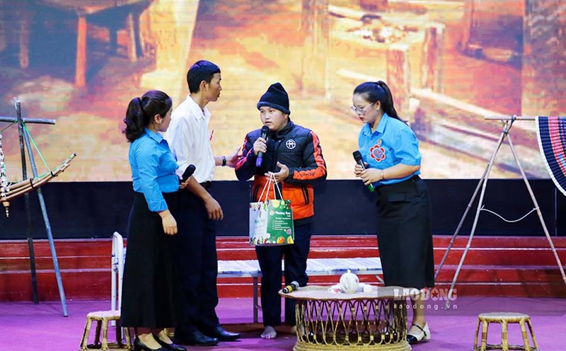 Competition of Dien Bien Dong District Labor Federation team in Dien Bien Province's Excellent Trade Union Cadres Competition. Photo: Quang Dat
