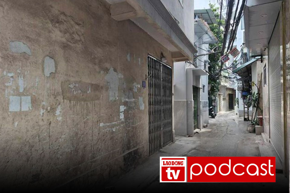 Morning news: House in alley in Hanoi for sale at nearly 400 million/m2