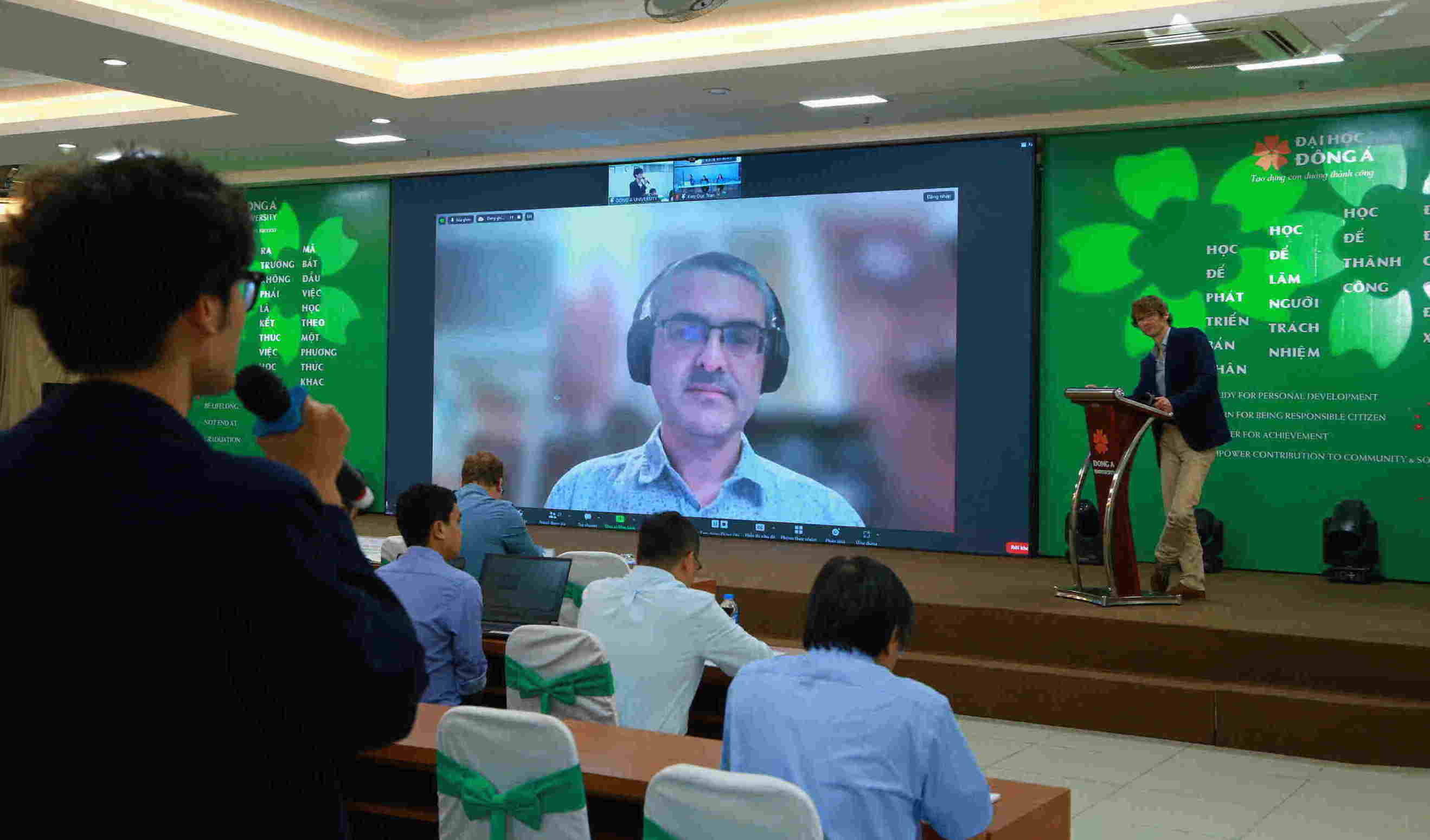 Dong A University organized the 10th international conference on artificial intelligence and data science. Photo: Dong A University