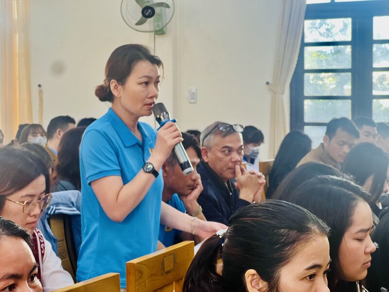 Workers at Phat Chi Industrial Park - Tram Hanh petitioned the Lam Dong Provincial People's Committee to pay attention to building social housing. Photo: Ha Thu