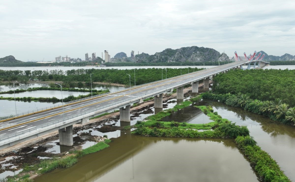 Ben Rung Bridge connects two future cities - Thuy Nguyen of Hai Phong and Quang Yen of Quang Ninh. Photo: Do ​​Phuong