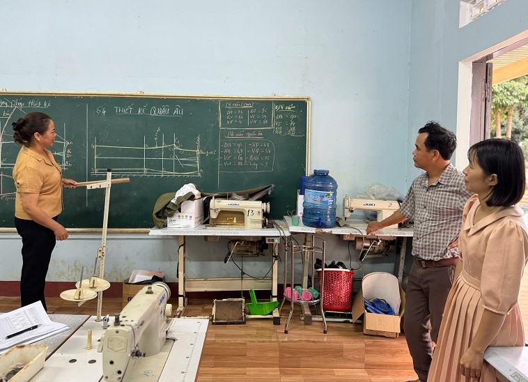 Vocational training classes in Krong Nang district have brought about many positive results. Photo: Bao Trung