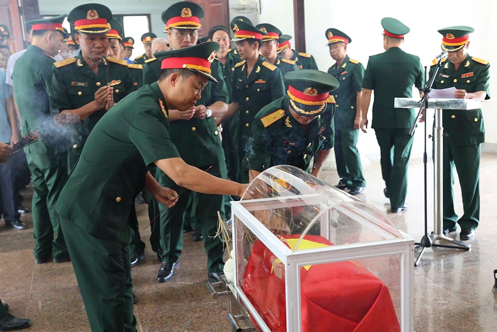 Remains of martyrs who died during the anti-French resistance war were discovered at the Dien Bien Phu battlefield. Photo: The Thien