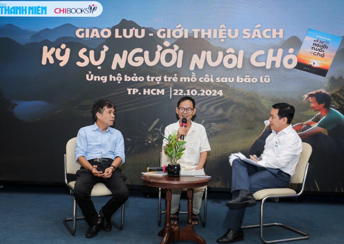 Journalist Hoang Hai Van had a meeting to launch "Dog Breeder's Diary". Photo: T.N