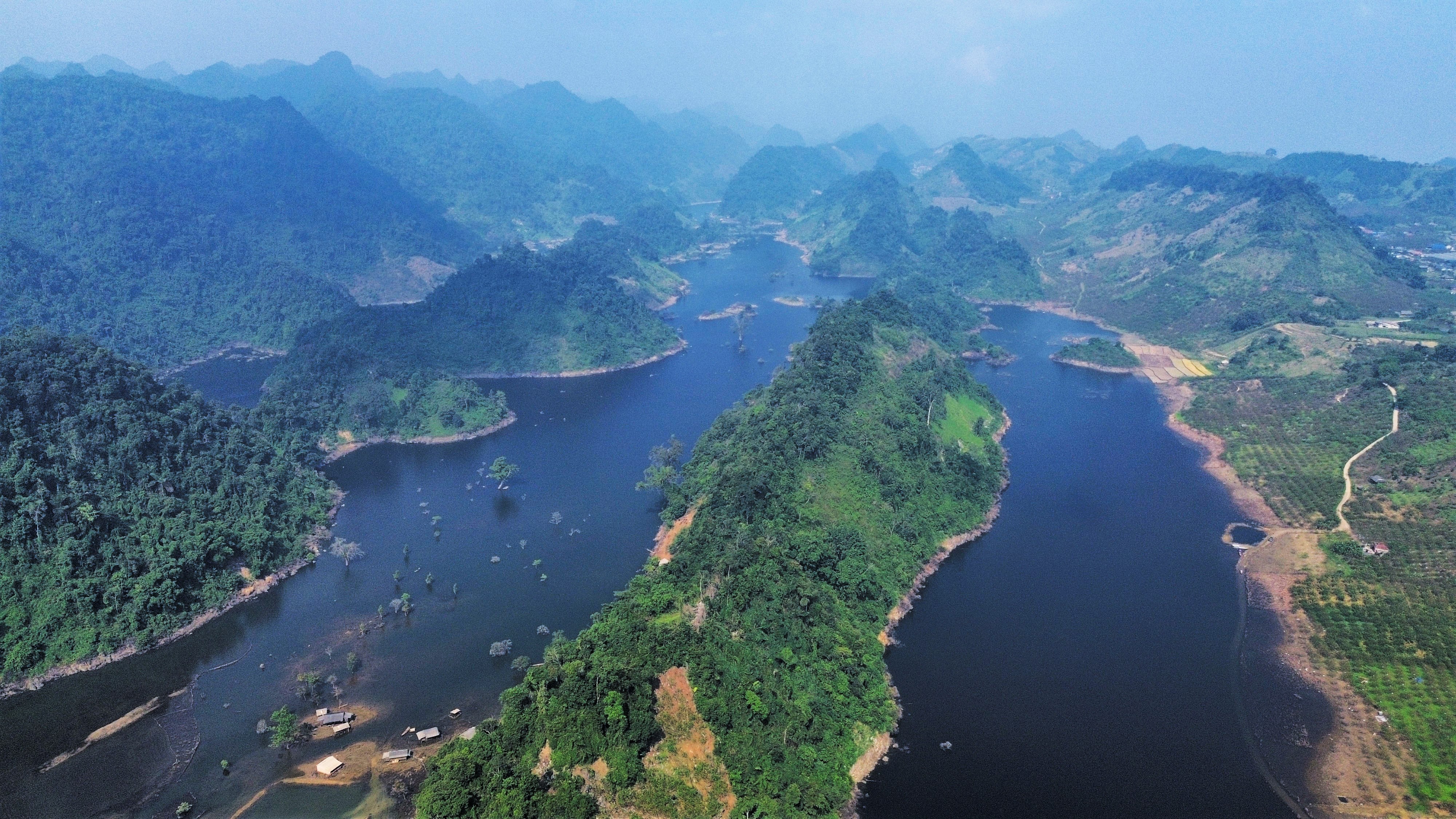 Trước đây, khu vực này là thung lũng rộng 300 ha chia làm 2 khoang rộng mà người dân địa phương canh tác làm ruộng lúa, nương ngô.