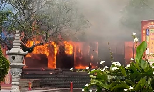 Cháy chùa Phổ Quang ở xã Xuân Lũng, huyện Lâm Thao, tỉnh Phú Thọ. Ảnh: Người dân cung cấp