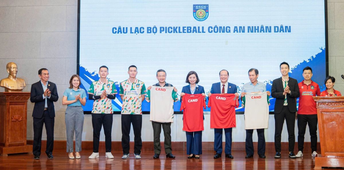 Launching the 2024 People's Public Security Pickleball Club jersey. Photo: Phuong Dung