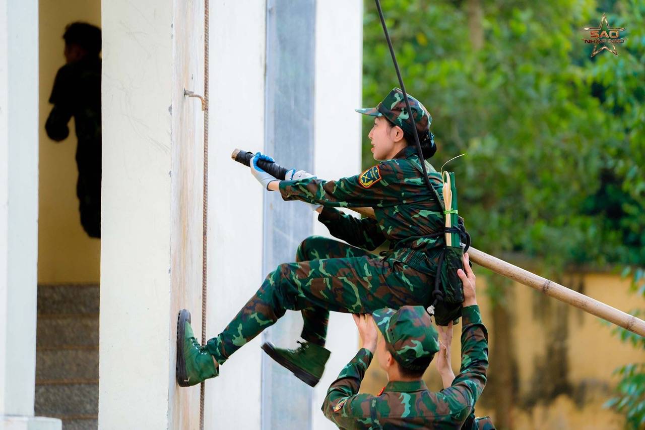 Thuy Tien participates in the challenge of Sao Nhap Ngu. Photo: Program.