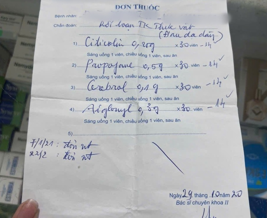 This prescription from 2020 is still used to buy medicine online. Sellers only need a prescription to sell according to the prescription, they say that is in accordance with regulations. Screenshot: Huong Giang