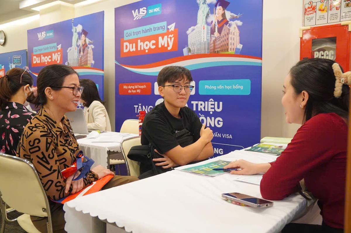 VUS launches a comprehensive study abroad consulting program. Photo: Provided by VUS