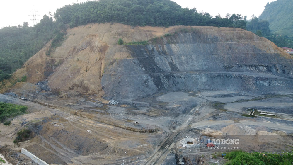 The land auction area has not yet completed its infrastructure after many years. Photo: Bao Nguyen