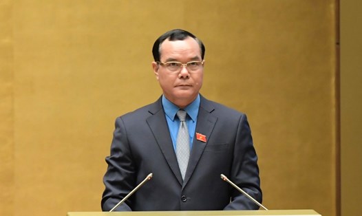 Chủ tịch Tổng LĐLĐVN Nguyễn Đình Khang trình bày báo cáo tóm tắt Tờ trình về dự án Luật Công đoàn (sửa đổi) tại Kỳ họp thứ 7, Quốc hội khóa XV. Ảnh: Hải Nguyễn
