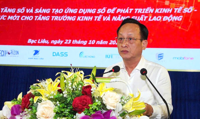 Bac Lieu Chairman Pham Van Thieu suggested that all levels, sectors and localities need to clearly recognize that digital transformation is an inevitable trend. Photo: Nhat Ho