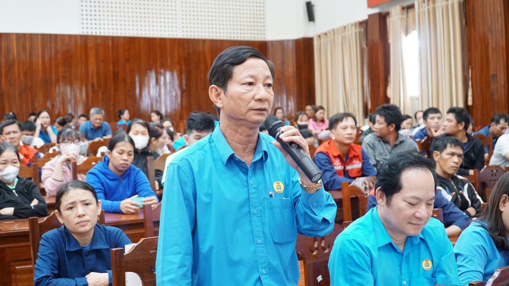 Voters, workers and laborers in Quang Nam proposed to increase the number of union officials at the voter contact conference in October 2024. Photo: Hoang Bin