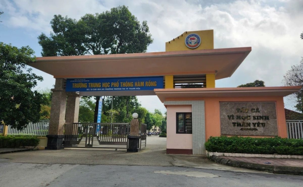 Ham Rong High School is a place many parents want their children to transfer to. Photo: Tran Lam