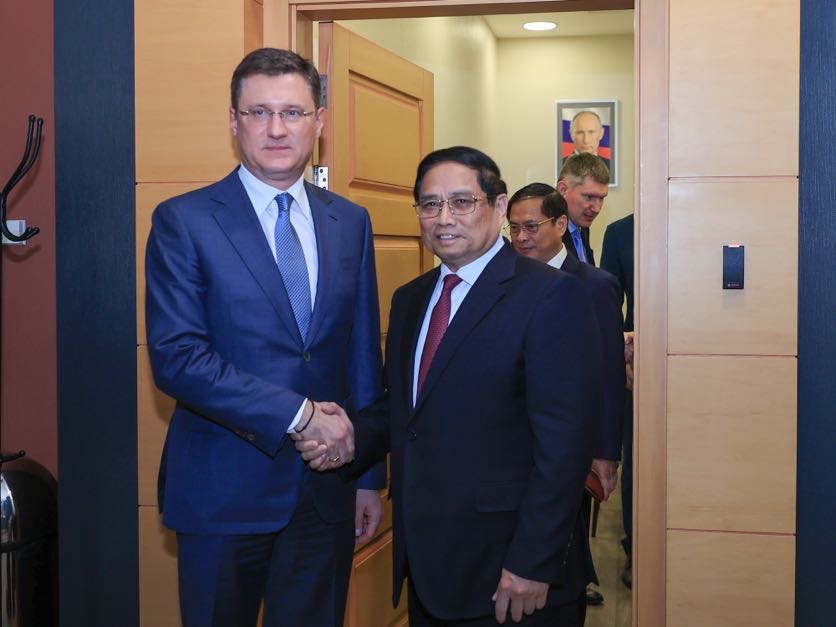 Prime Minister Pham Minh Chinh and Deputy Prime Minister of the Government of the Russian Federation Alexander Novak. Photo: VGP