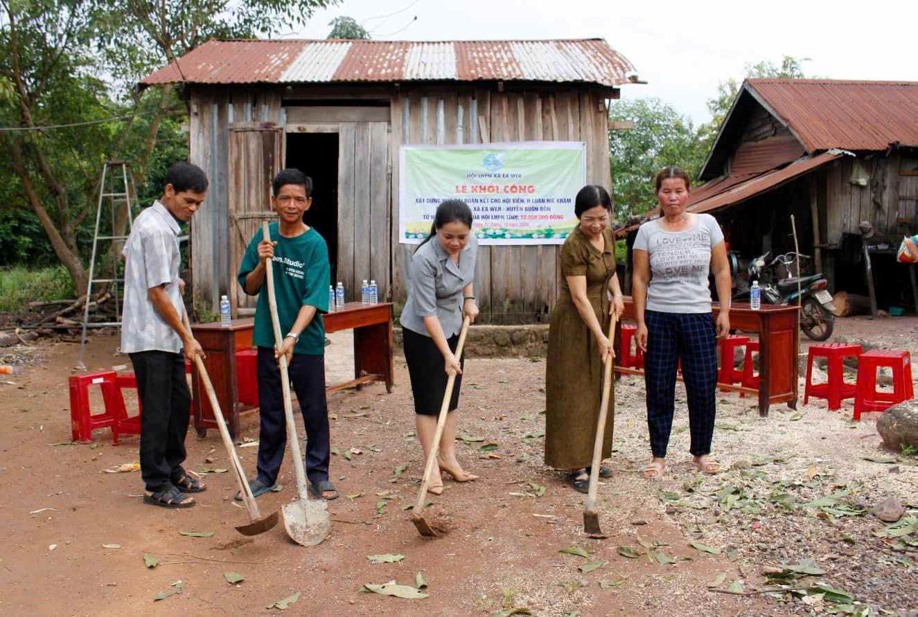 The Women's Union of Buon Don district started building houses for the poor in the area. Photo: Van Anh