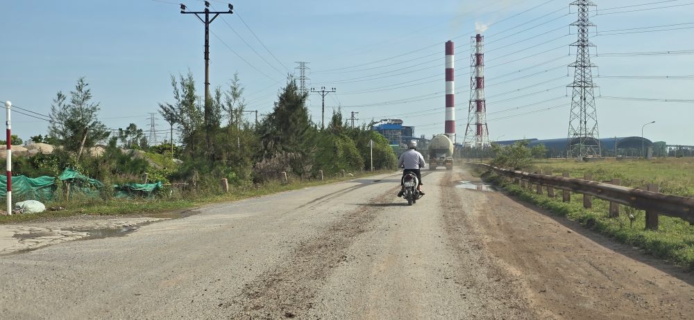 Đoạn đường tỉnh DT.466 ngang qua trước