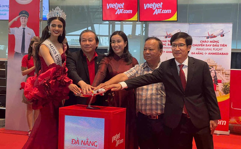 Opening ceremony of Da Nang - Ahmedabad (India) flight route. Photo: Mai Huong