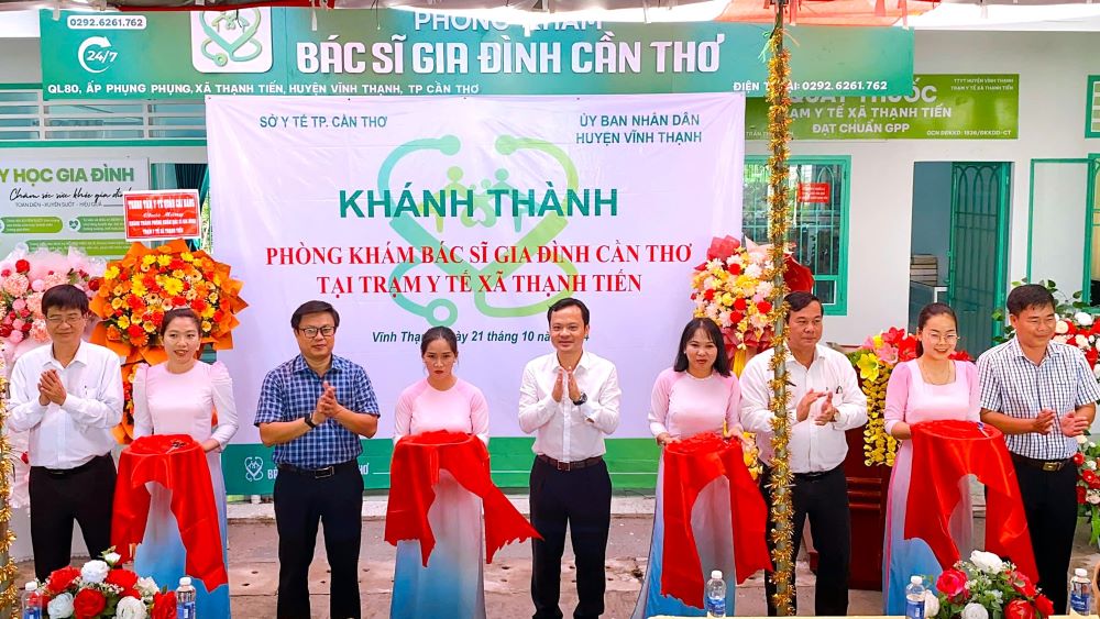 Khanh thanh Phong kham Bac si gia dinh Can Tho tai Tram Y te xa Thanh Tien (huyen Vinh Thanh).