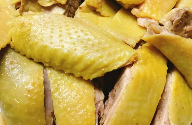 Chicken is a food source rich in protein and essential nutrients. However, eating chicken every day has many potential risks. Illustration: Pham My.