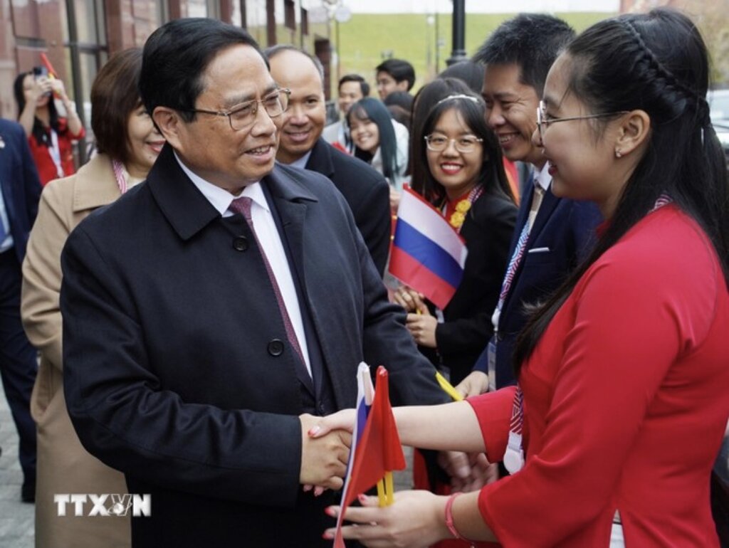 Prime Minister Pham Minh Chinh visits Vietnamese students in Kazan, Russia. Photo: VNA